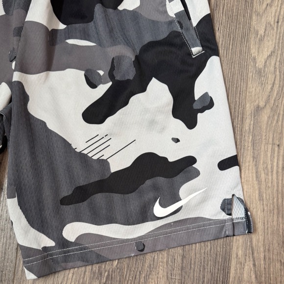 Nike Men's Camouflage Print Athletic‎ Shorts Gray Black White Size Medium - Picture 6 of 6